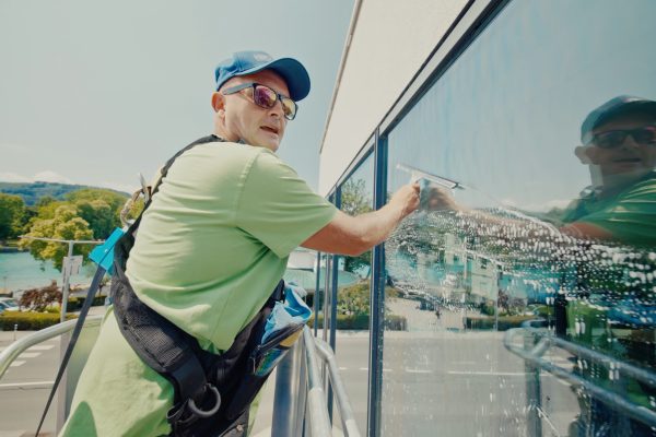 Standbild-Glasreinigung-01